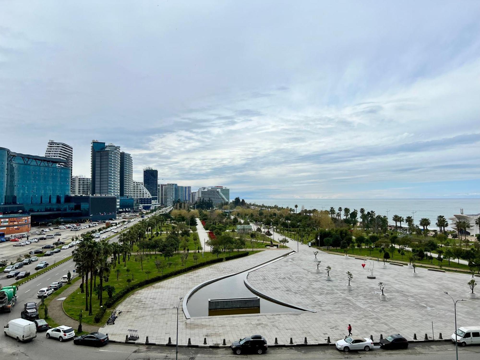 Orbi Beach Tower Batumi Exteriör bild